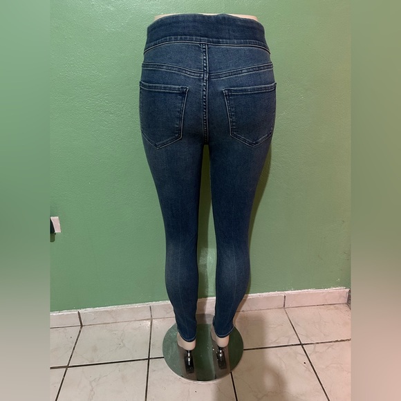 NWT Old Navy Women Jeans/Jeggings size 6 - Picture 2 of 4